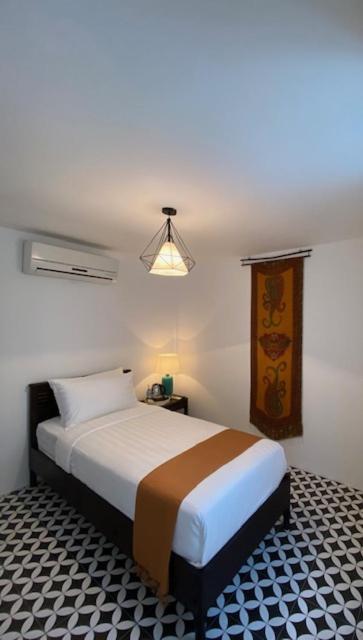 Fides Boutique Hotel Луангпхабанг Экстерьер фото